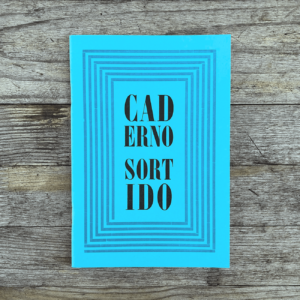 Caderno Sortido, blau, verschiedene Innenblätter, im Buchdruck gedruckt,