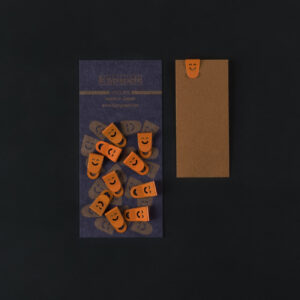 le typographe Metall-Clips, Caramelfarbe
