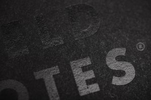 Field Notes, Clandestine, Detail, Drucklack auf Schwarz,