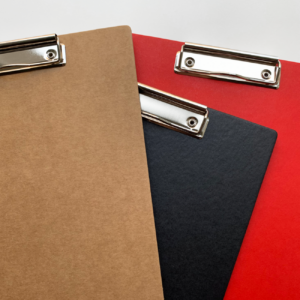 SCHWARTZ - Klemmbrett DIN-A4 Kraft, Rot, Schwarz