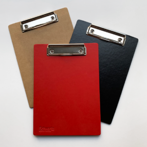 SCHWARTZ - Klemmbrett DIN-A5 Kraft, Rot, Schwarz